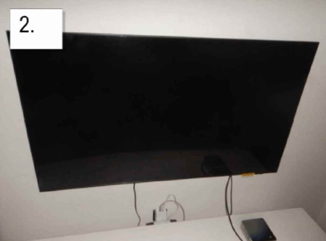 LCD TV Samsung s stenskim nosilcem