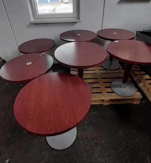 12x gostinske mize in 44x stoli