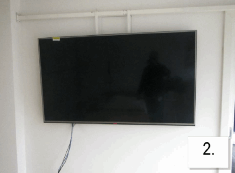 LCD TV LG s stenskim nosilcem